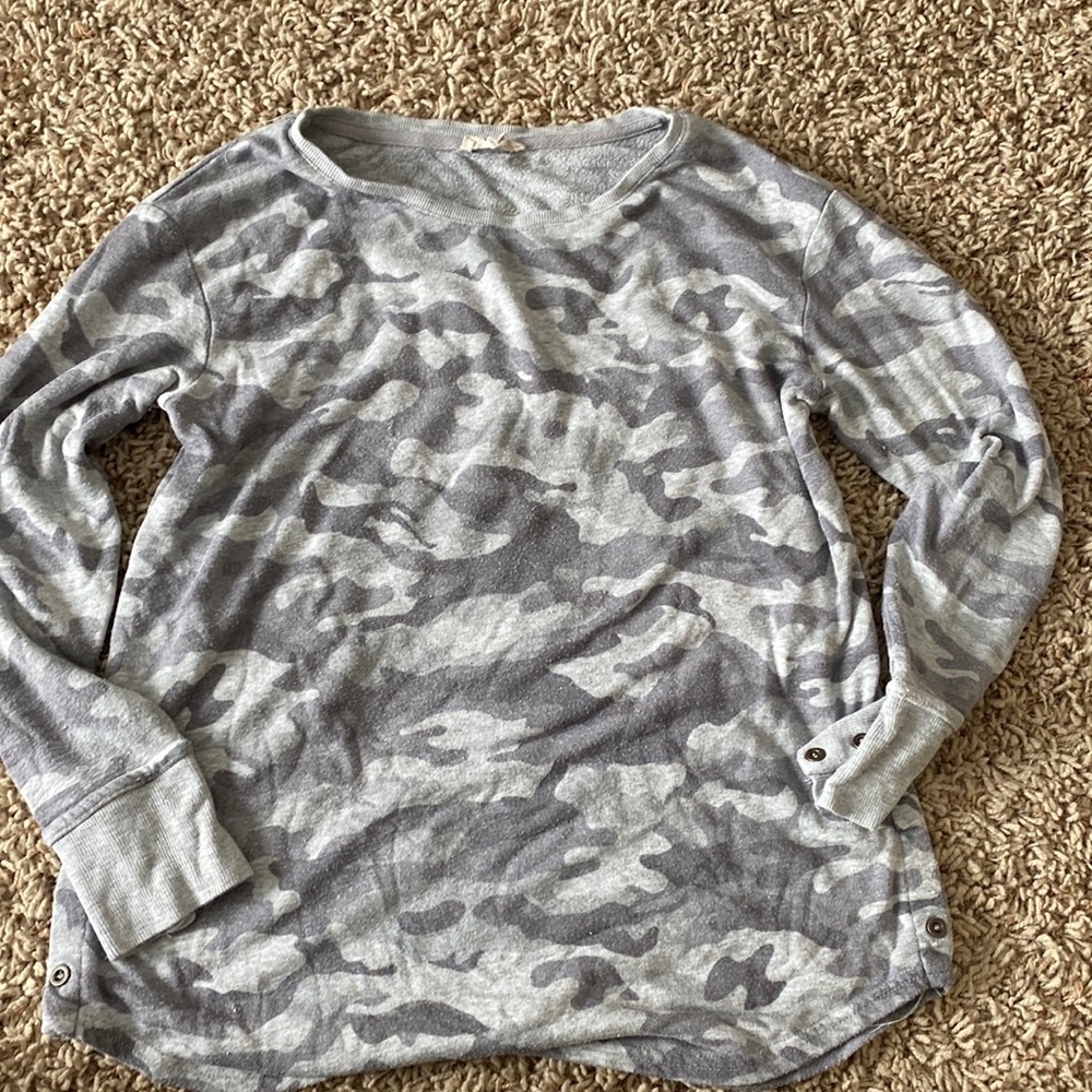 Camo pull over, little bit of pilling